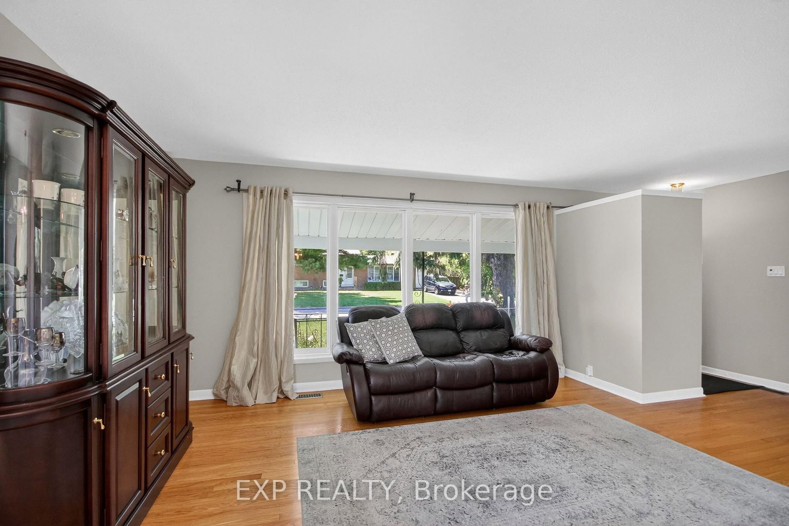 31 Barlyn Avenue • Ottawa, ON photo 4