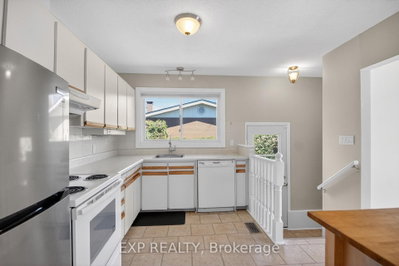 31 Barlyn Avenue • Ottawa, ON photo 7