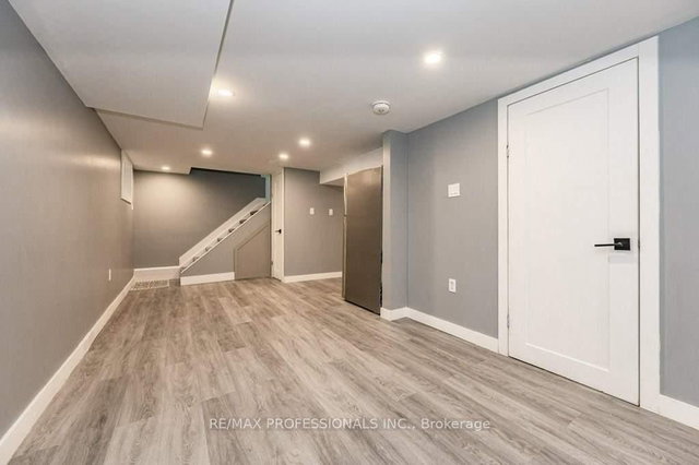 LOWER - 15 Wexford Avenue N