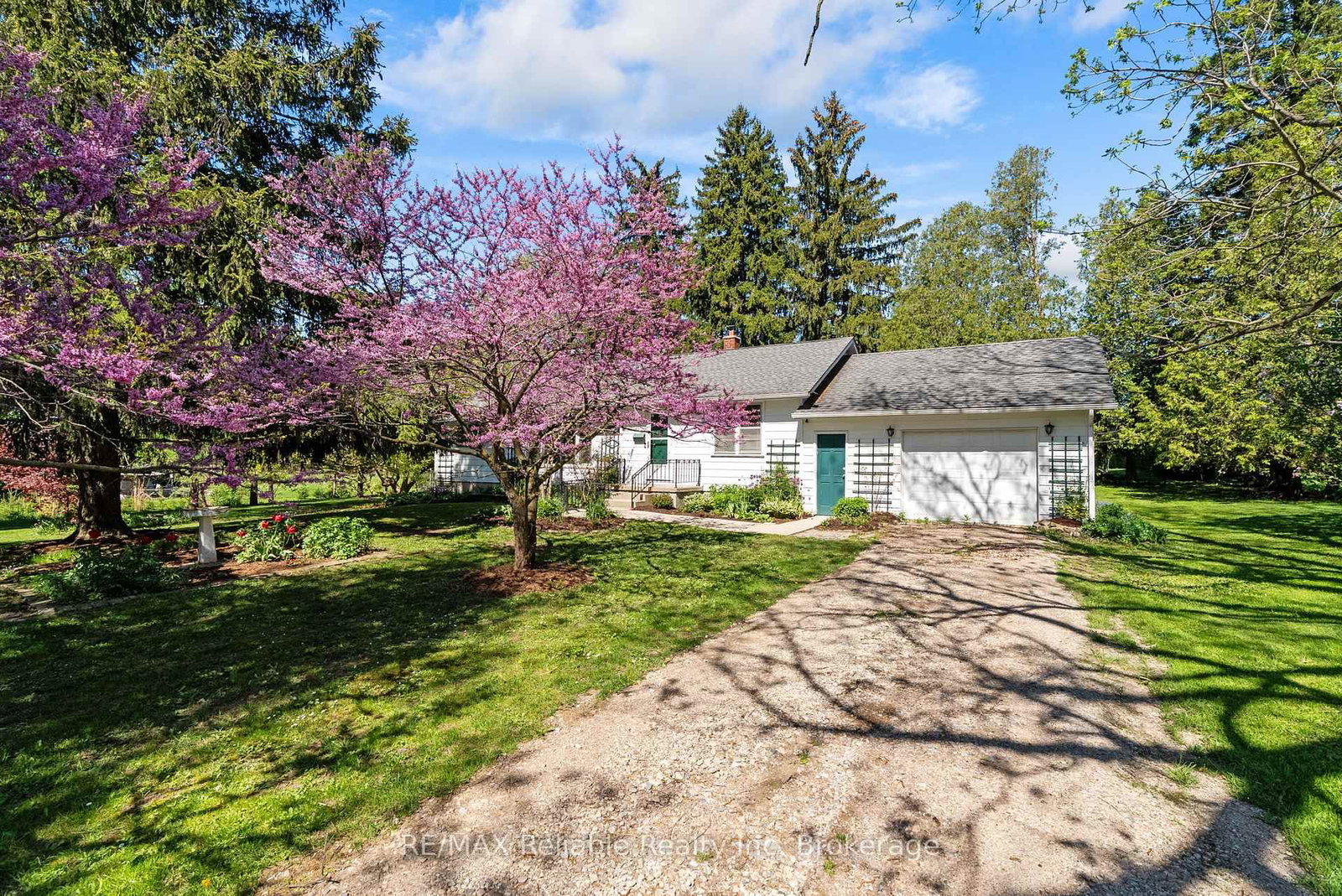 68 William Street • Huron East, ON photo 3
