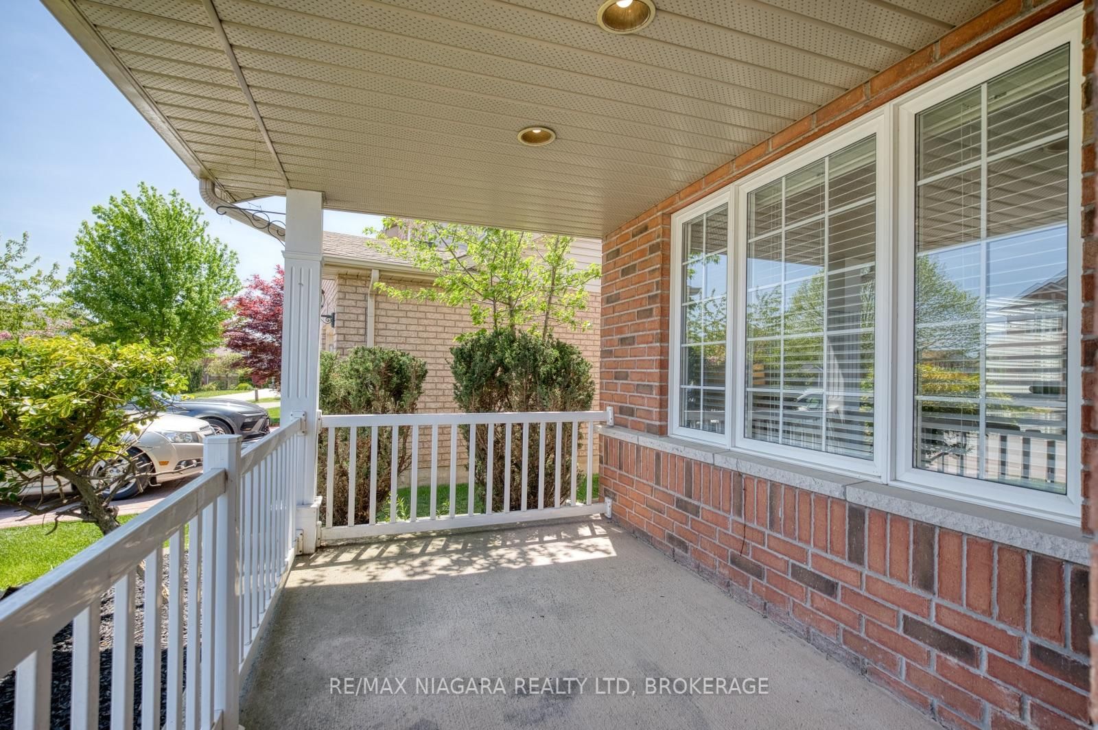 47 Honey Locust Circle • Thorold, ON photo 4