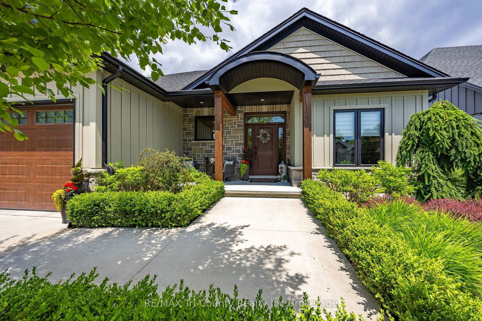 18 Belmont Avenue • Tillsonburg, ON photo 1