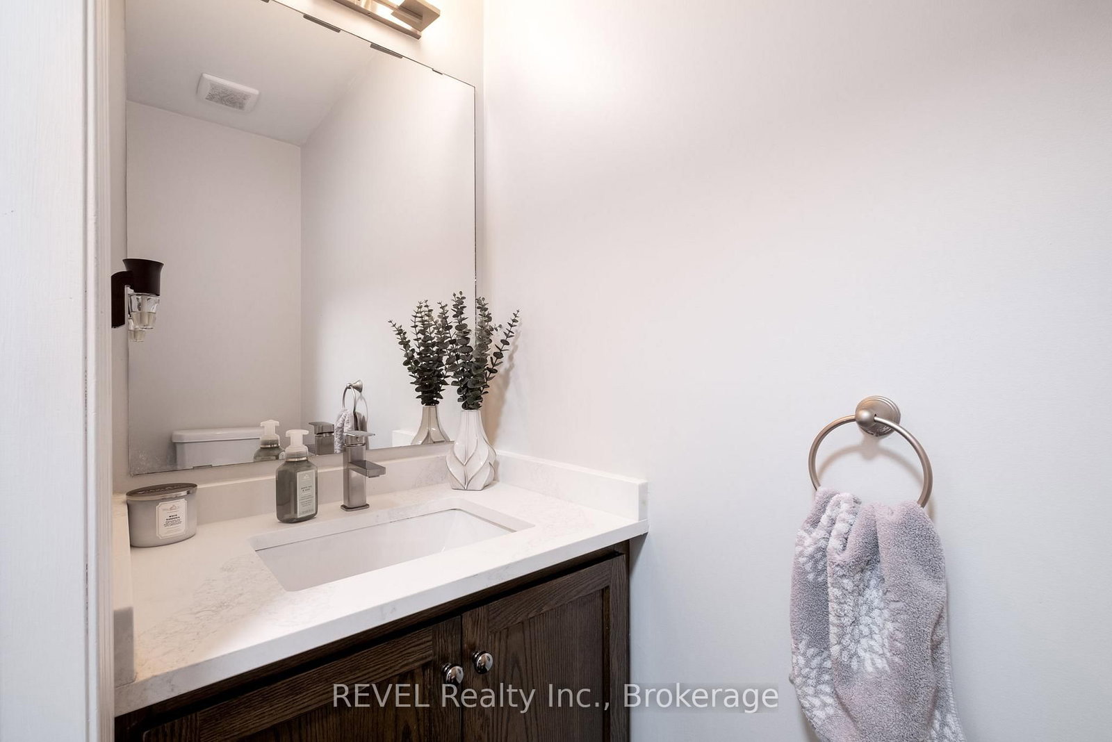 29 Springbreeze Heights • Hamilton, ON photo 18