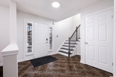 29 Springbreeze Heights • Hamilton, ON photo 5