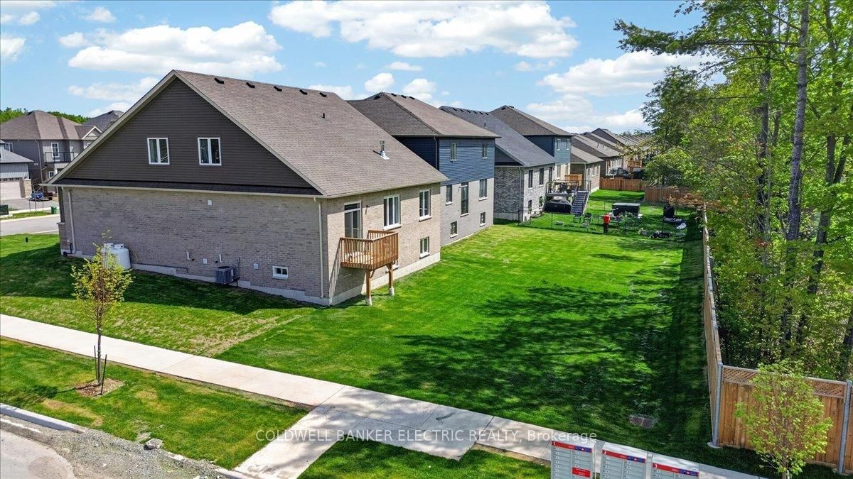 3 Hillcroft Way • Kawartha Lakes, ON photo 3