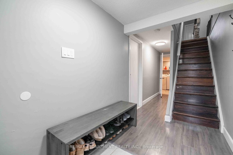 1025 Upper Gage Ave photo 4