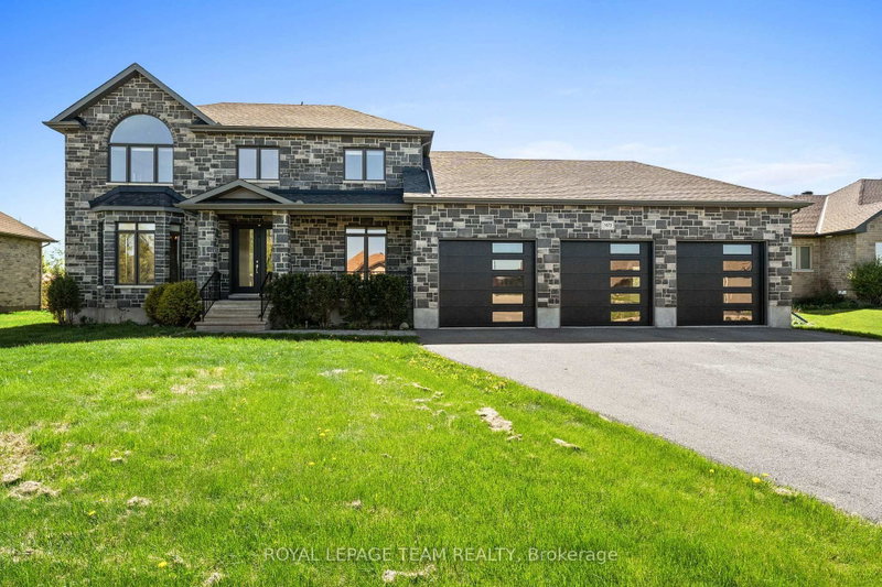 home for lease on 1472 Water's Edge Way