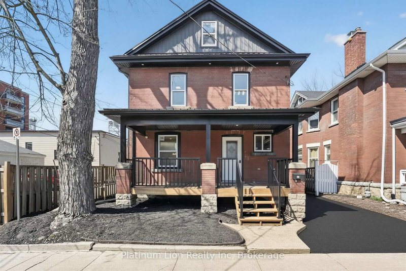 home for lease on 20 Avenue Place
