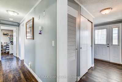 11 Hemlock Crescent — photo 6