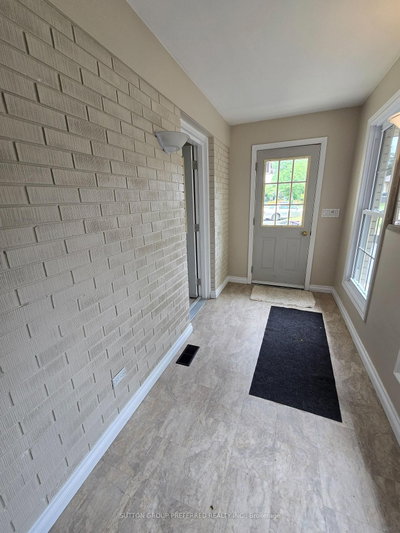 17 Agincourt Place • London South, ON photo 2