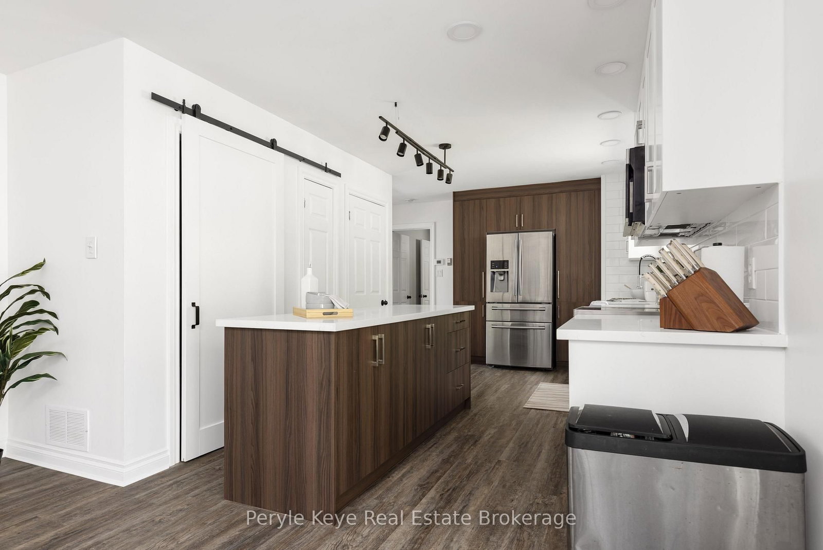 1042 Hillside Crescent • Lake of Bays, ON photo 11