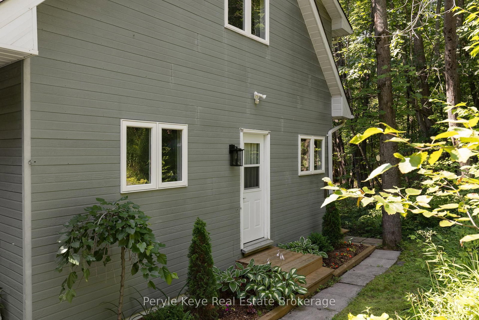 1042 Hillside Crescent • Lake of Bays, ON photo 27