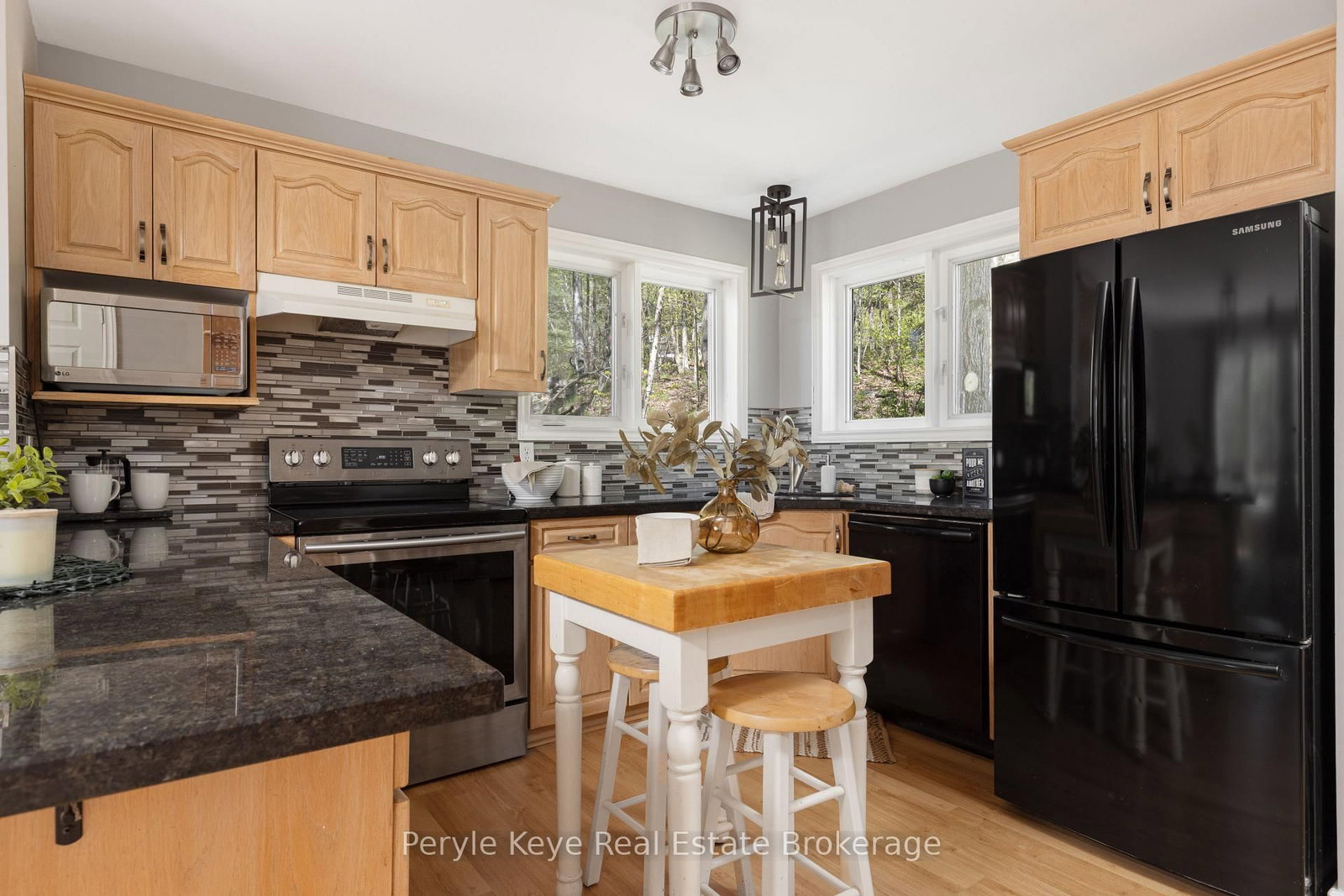 1042 Hillside Crescent • Lake of Bays, ON photo 36
