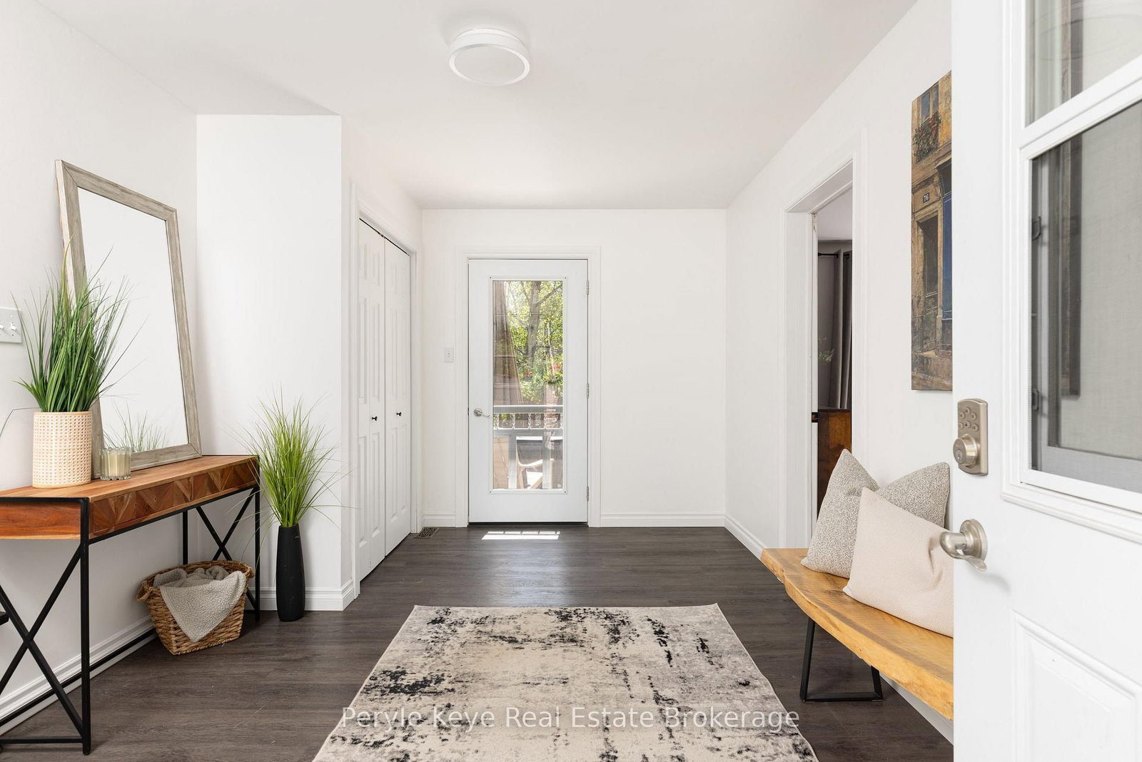 1042 Hillside Crescent • Lake of Bays, ON photo 8