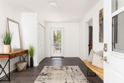 1042 Hillside Crescent • Lake of Bays, ON photo 8