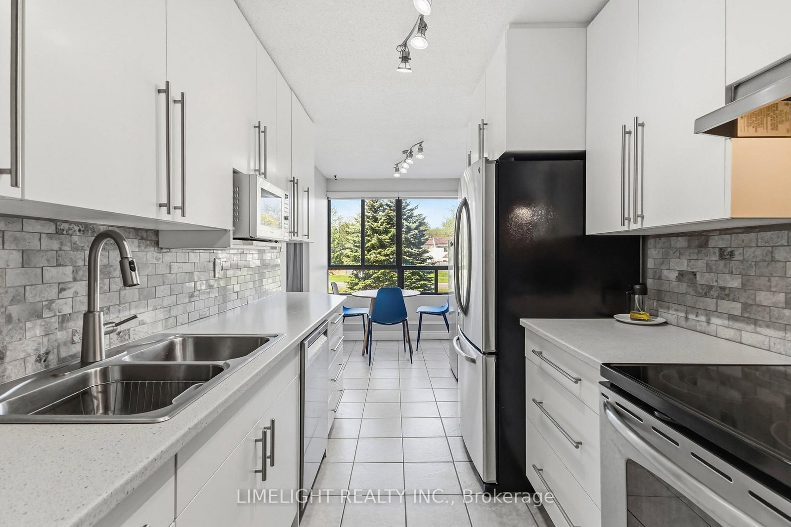 1600 Adelaide Street N, Unit 210 - Photo 15