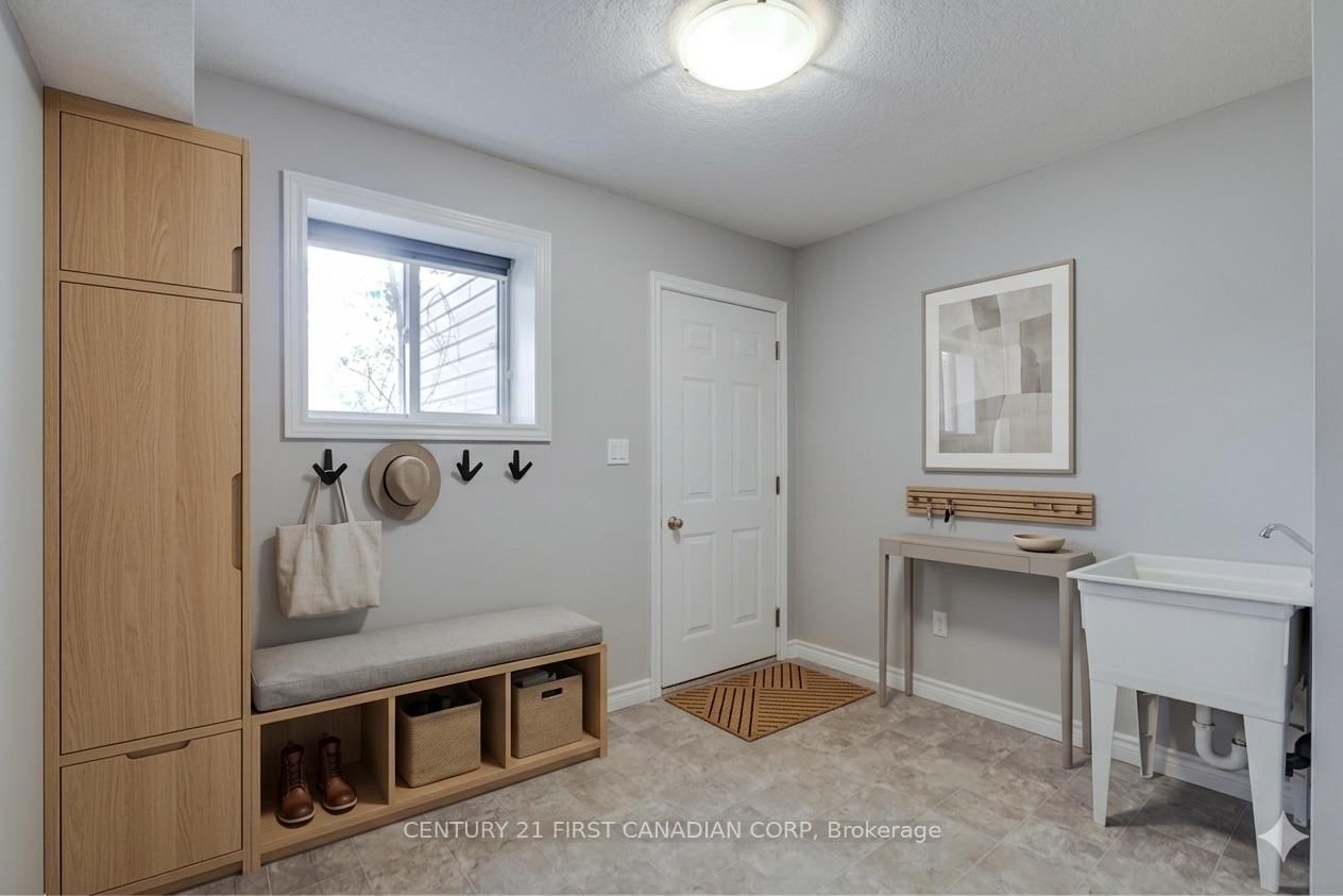 204 Ewart Street • Strathroy-Caradoc, ON photo 35