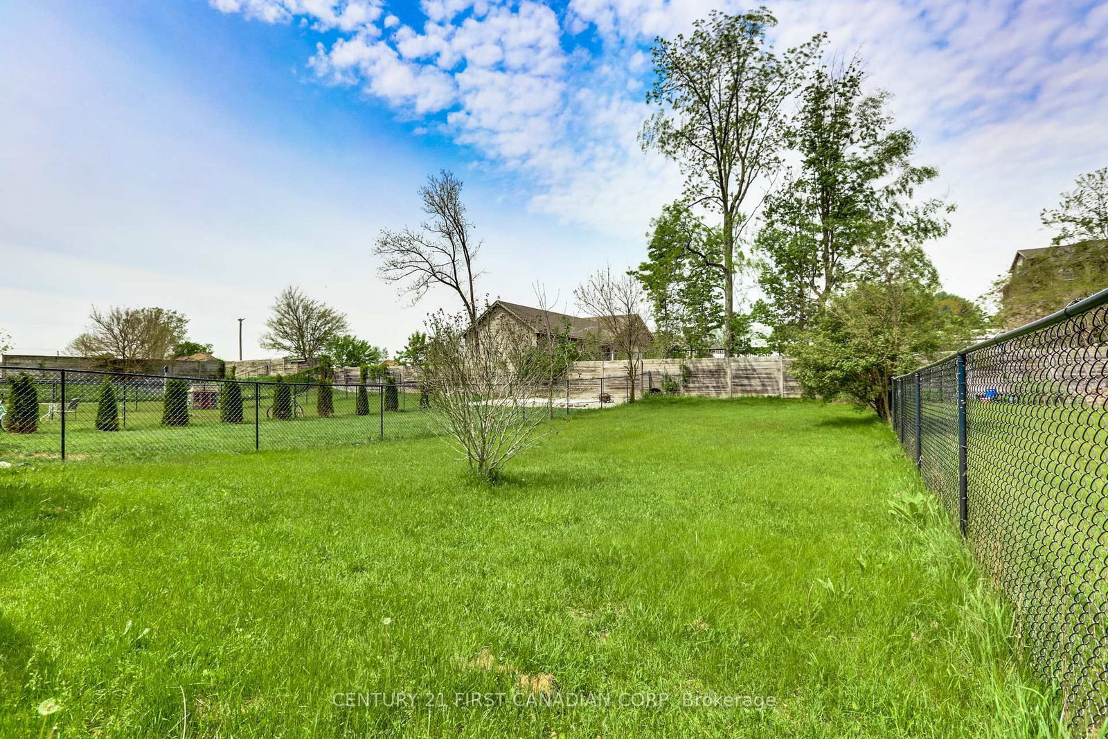 204 Ewart Street • Strathroy-Caradoc, ON photo 39