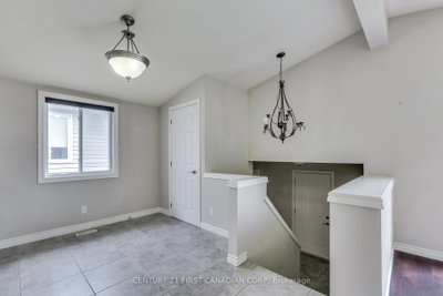 204 Ewart Street • Strathroy-Caradoc, ON photo 4