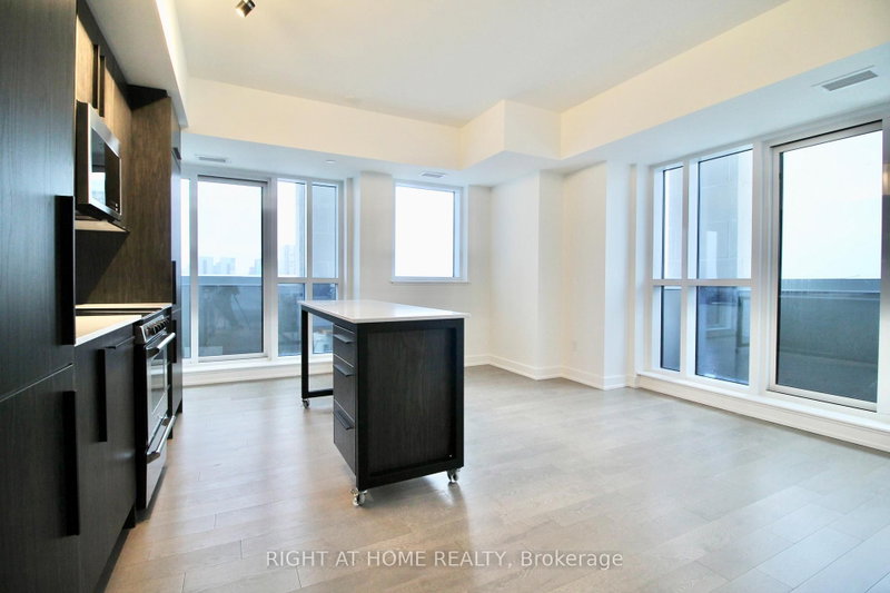 1004 - 560 Rideau Street