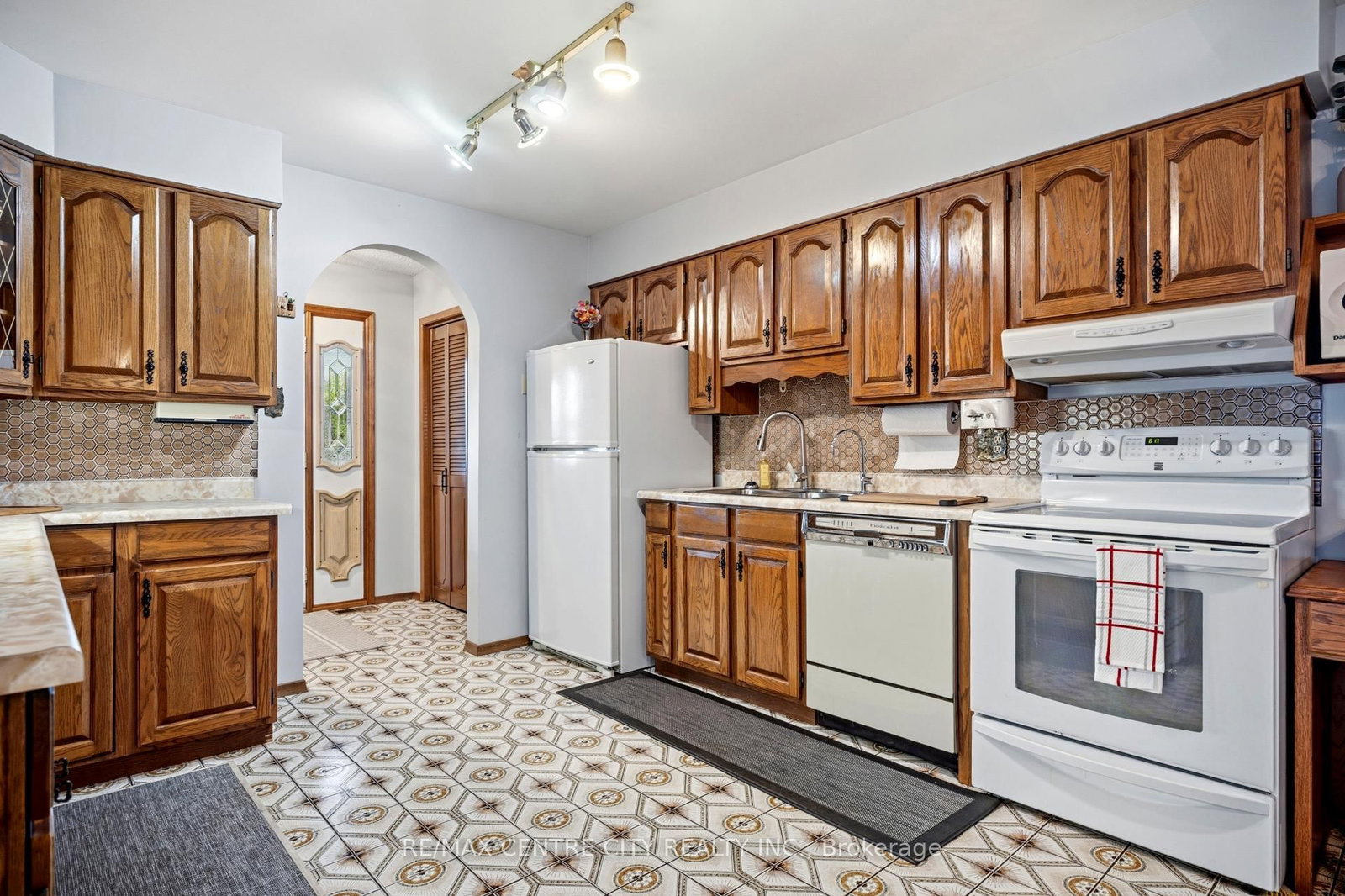 32 Brock Street • St. Thomas, ON photo 11