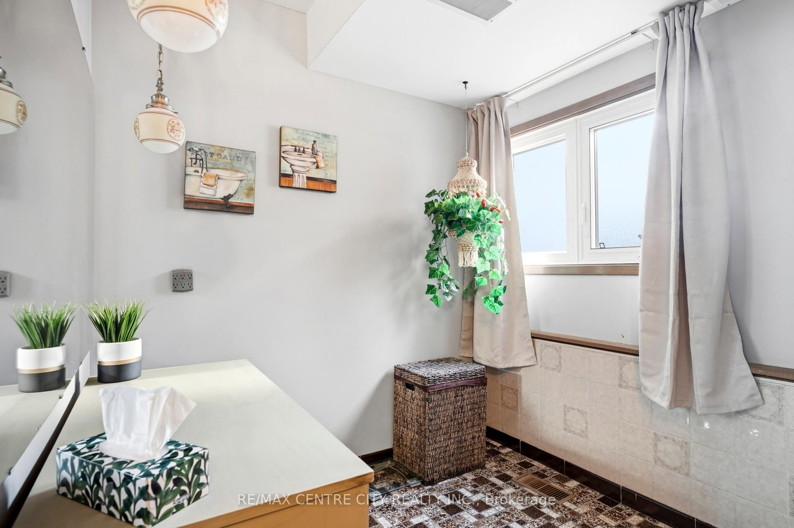 32 Brock Street • St. Thomas, ON photo 24