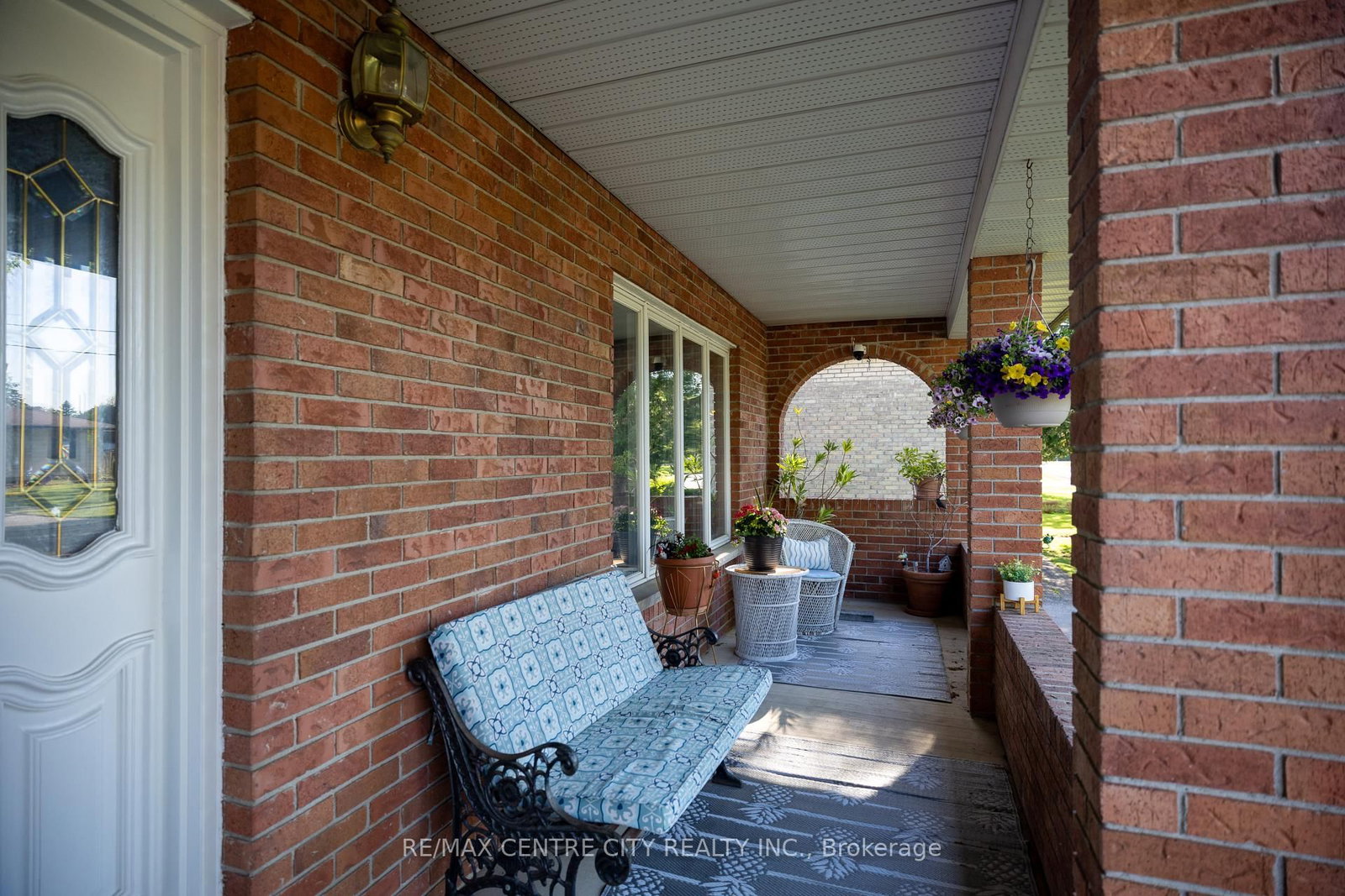 32 Brock Street • St. Thomas, ON photo 3
