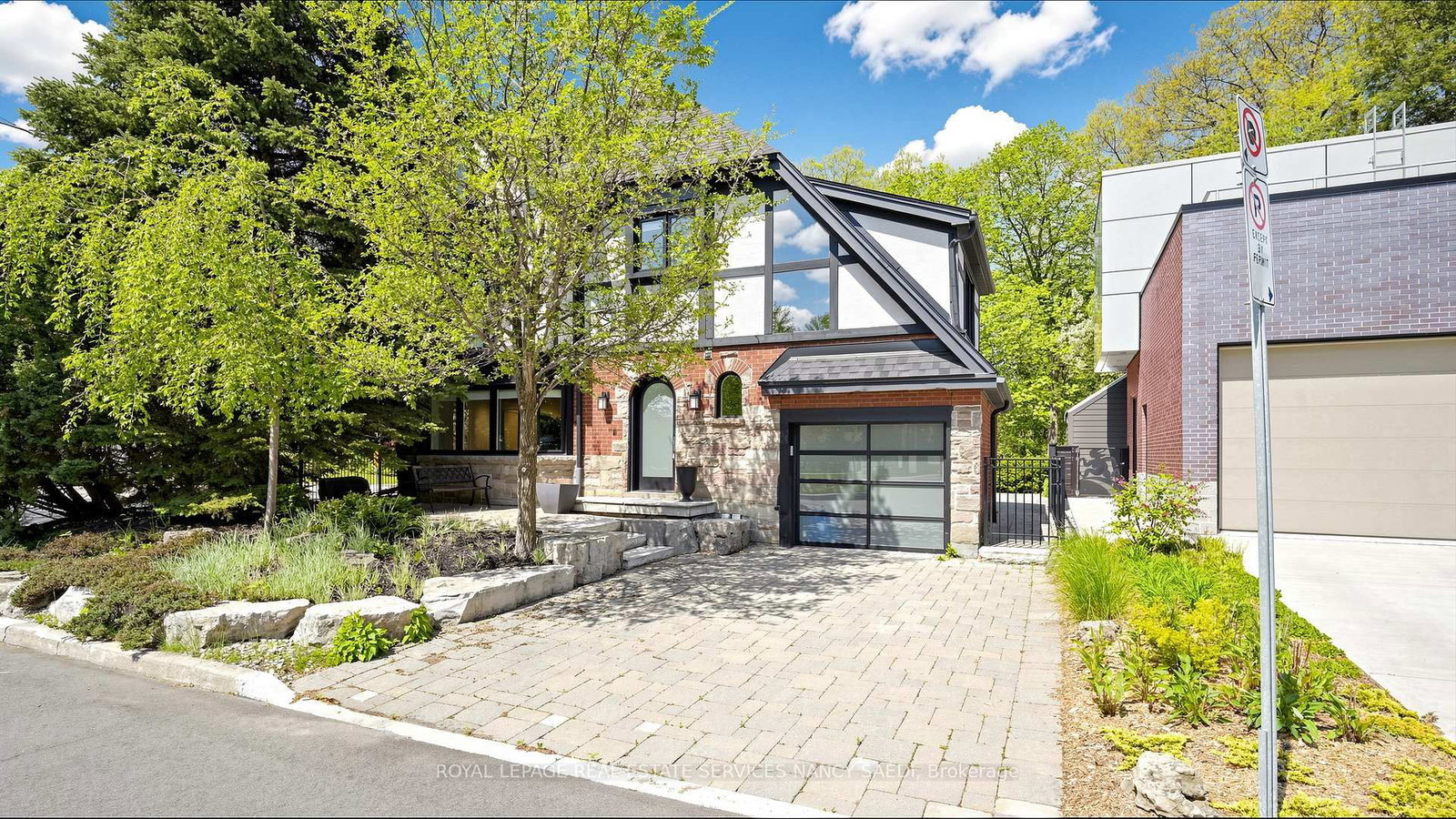 3 Oakwood Place • Hamilton, ON photo 3