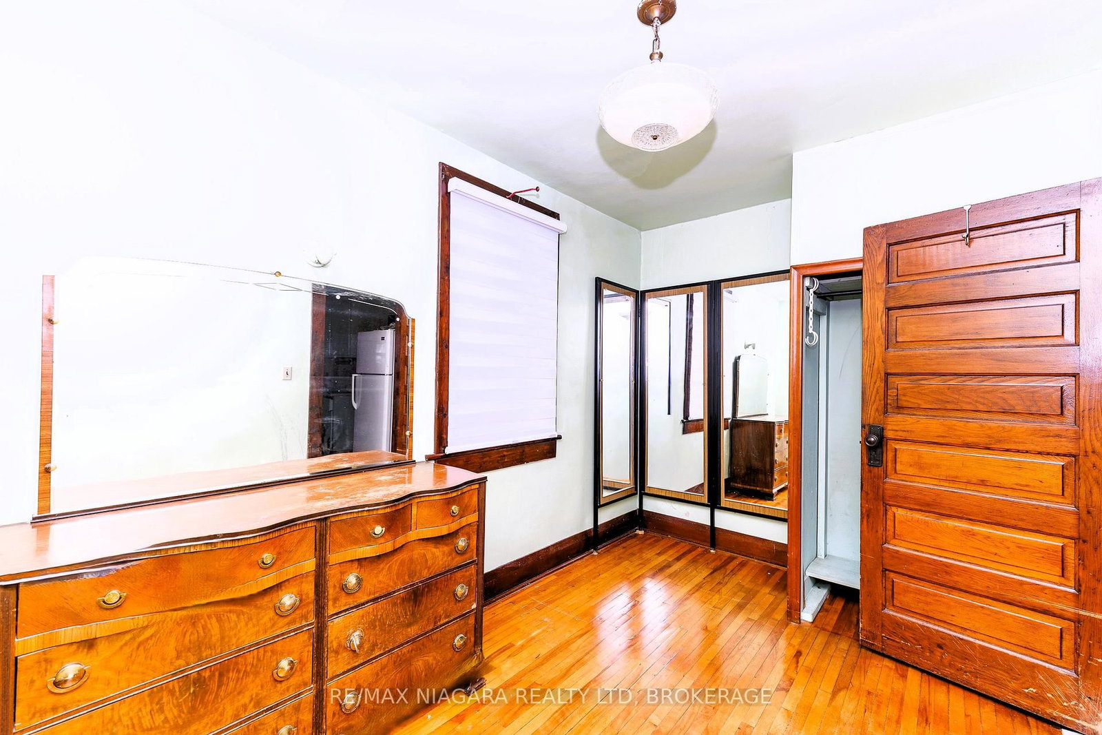 208 Hellems Avenue • Welland, ON photo 11