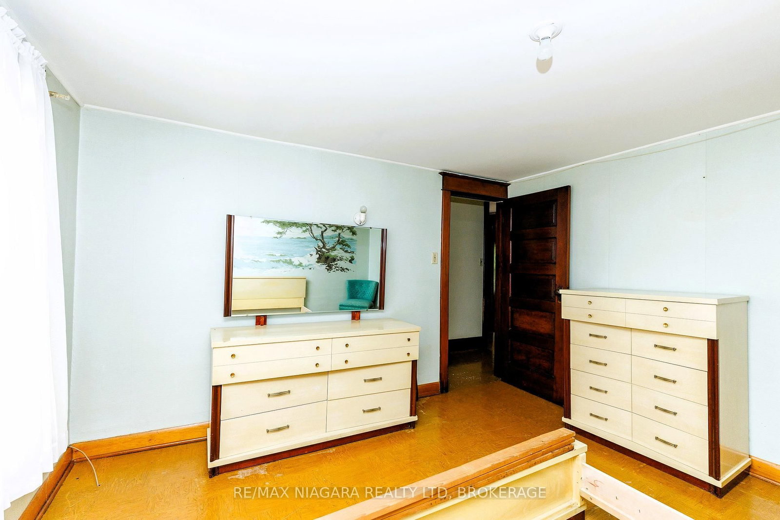 208 Hellems Avenue • Welland, ON photo 13