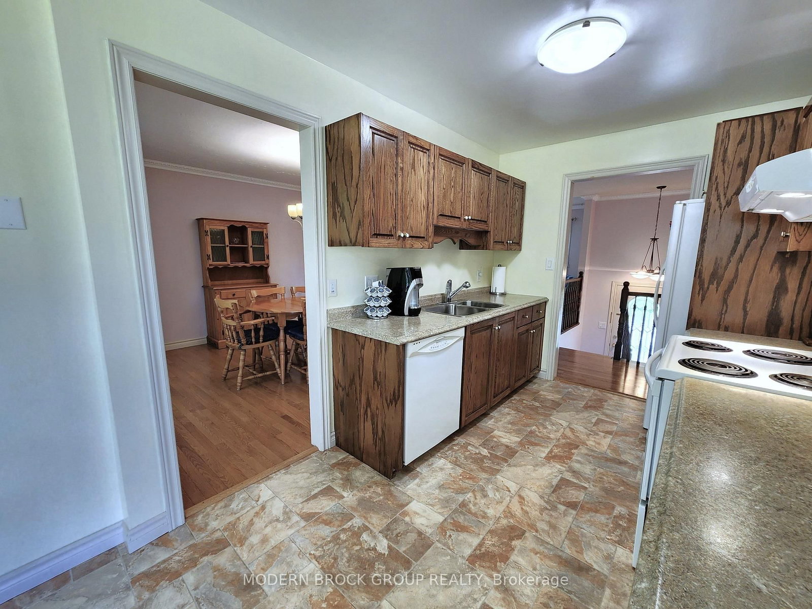 382 W PEARL Street • Brockville, ON photo 13