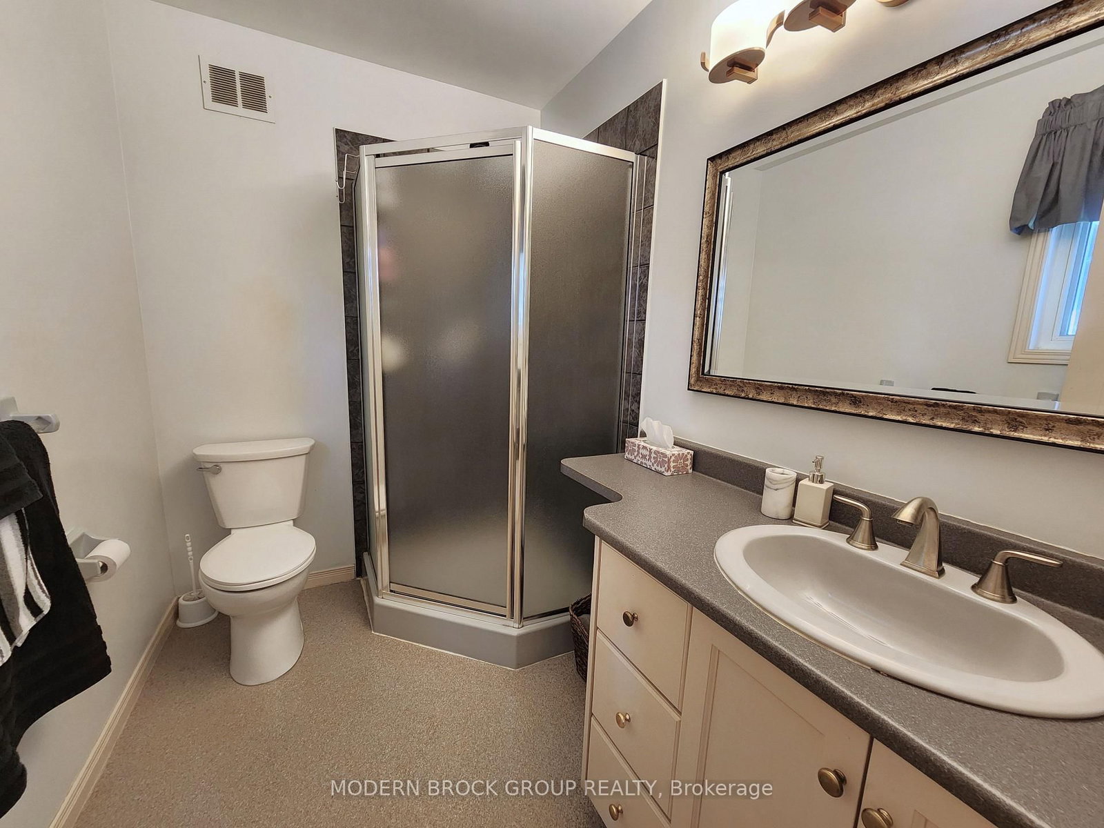 382 W PEARL Street • Brockville, ON photo 27