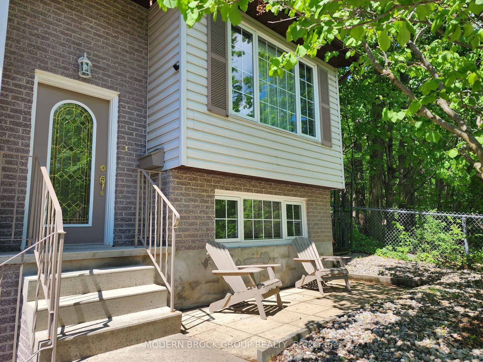 382 W PEARL Street • Brockville, ON photo 5