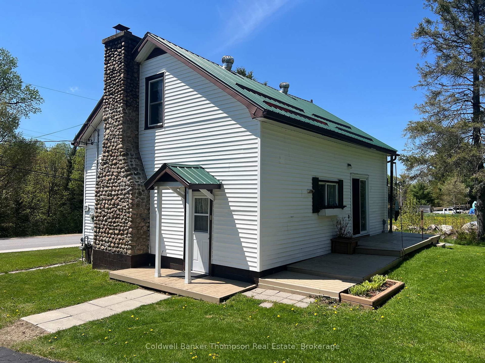 37 Eagle Lake Road • South River, ON photo 2