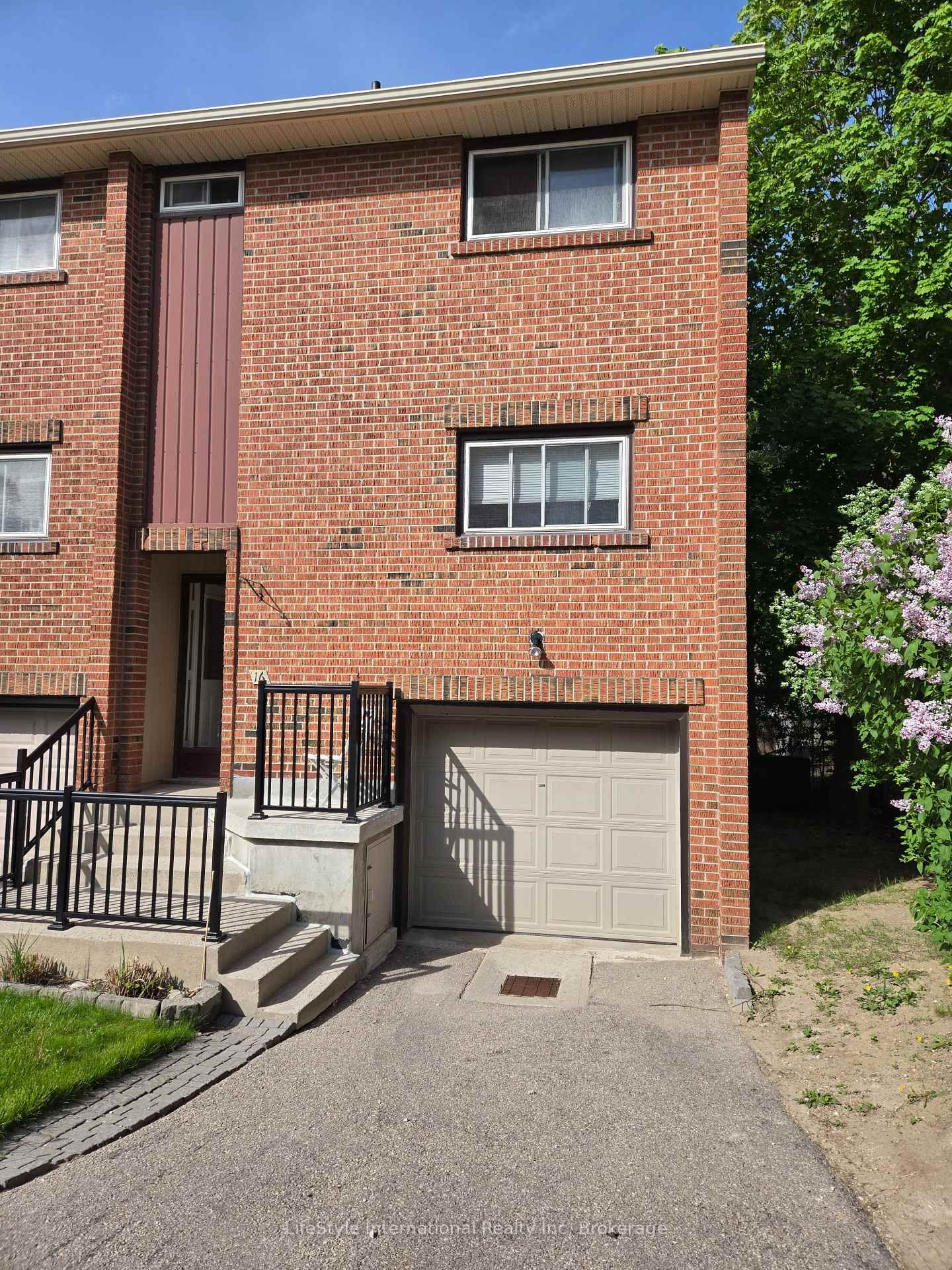 201 N Silvercreek Parkway • #16 • Guelph, ON photo 1