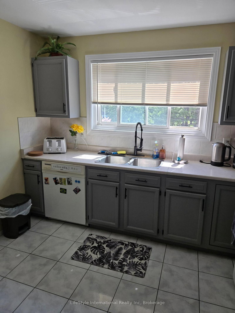 16 - 201 Silvercreek Parkway N