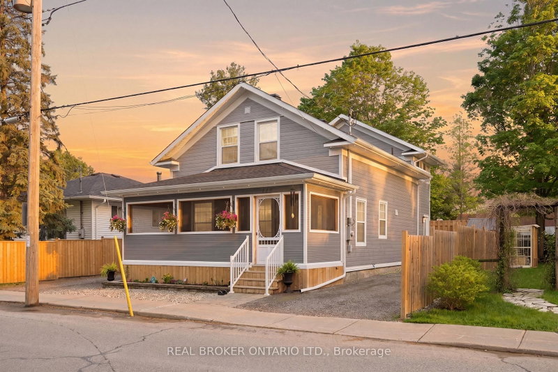home for sale on 118 Brock Street E
