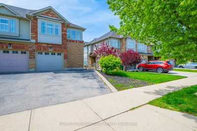 51 Voyager Pass • Hamilton, ON photo 2