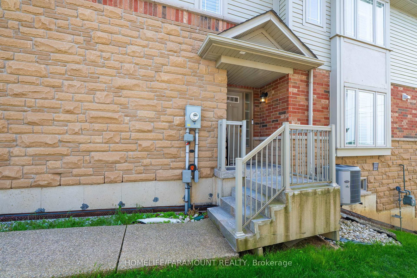 51 Voyager Pass • Hamilton, ON photo 5