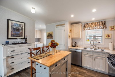 22 Copper Beech Drive • Haldimand, ON photo 8