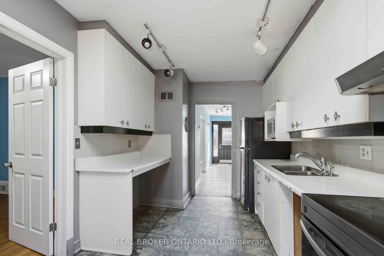 250 Macdonald Avenue • Belleville, ON photo 11