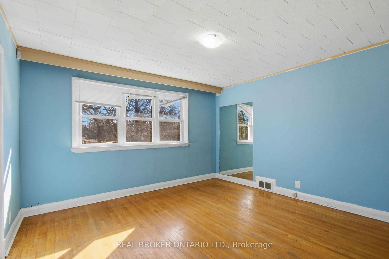 250 Macdonald Avenue • Belleville, ON photo 18