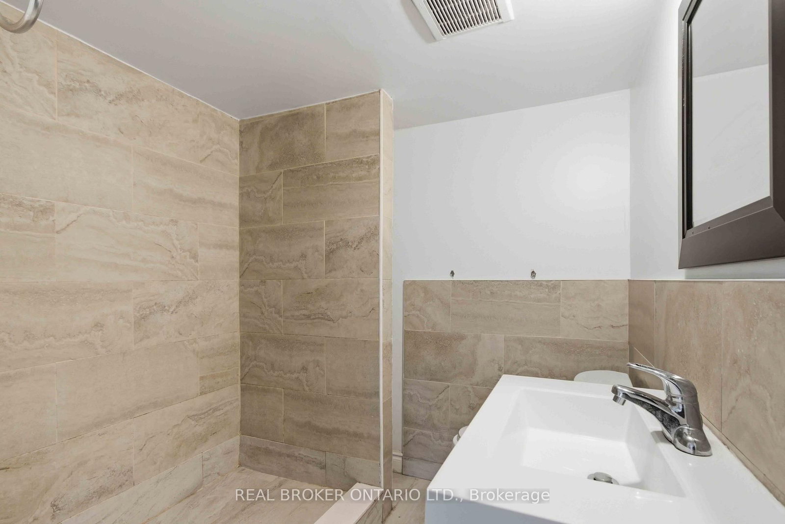 250 Macdonald Avenue • Belleville, ON photo 39