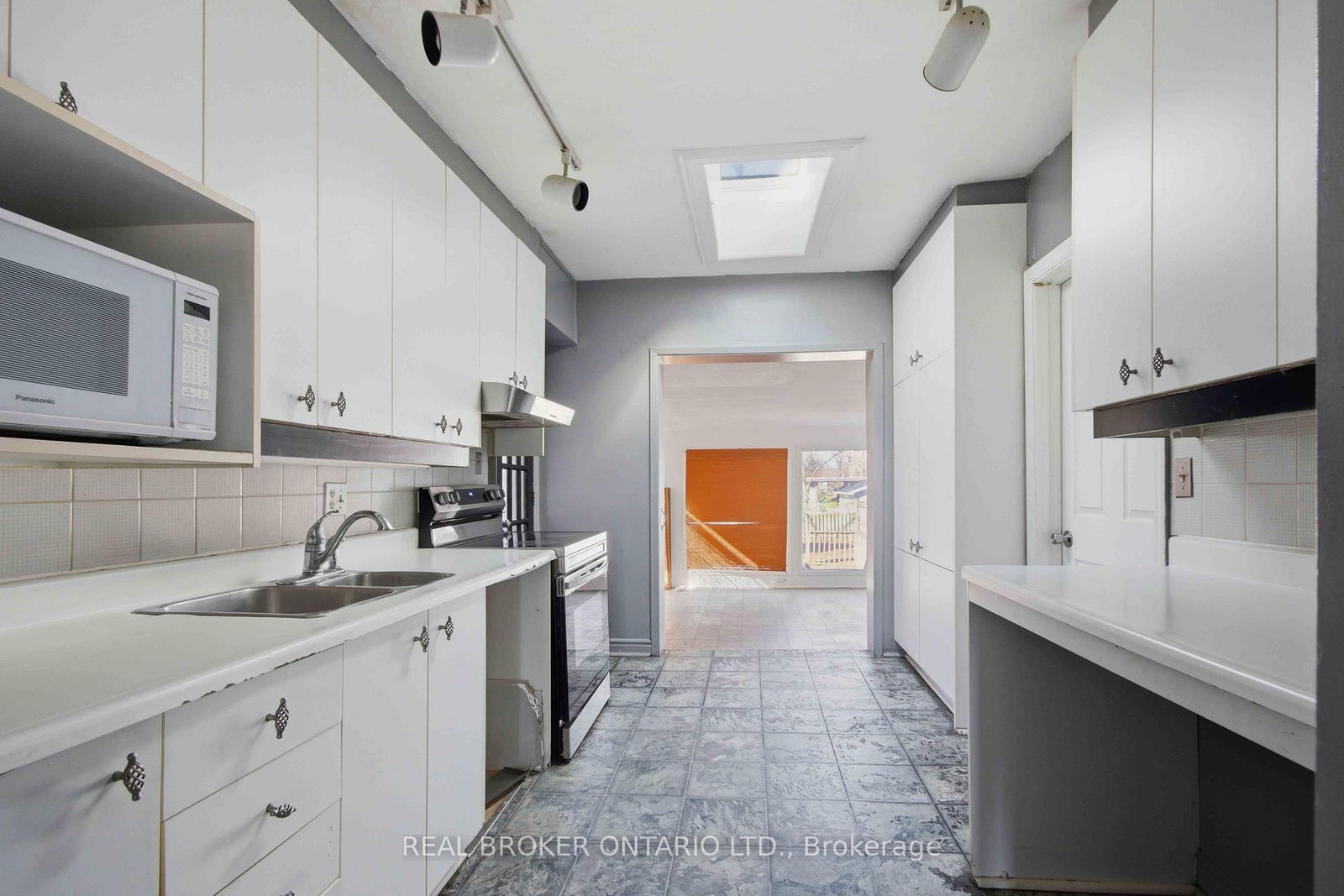 250 Macdonald Avenue • Belleville, ON photo 9