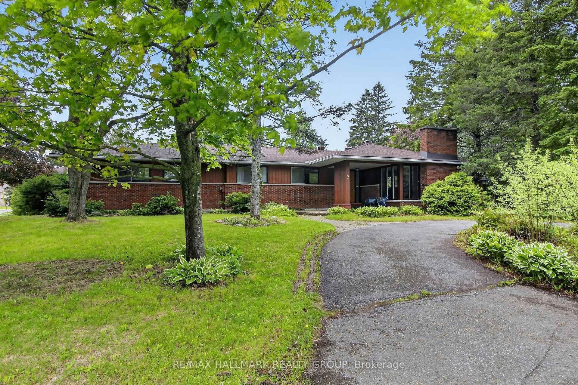2 Birdstone Avenue, Ottawa, ON