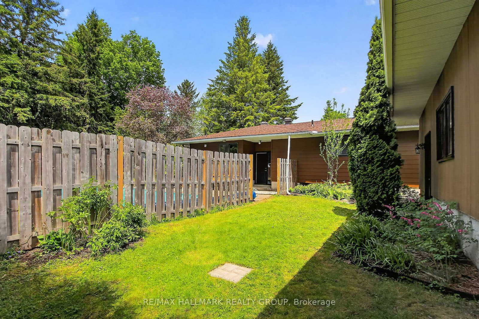 2 Birdstone Avenue • Ottawa, ON photo 43