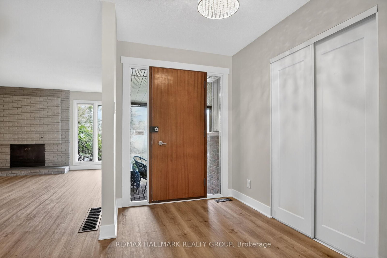 2 Birdstone Avenue • Ottawa, ON photo 5