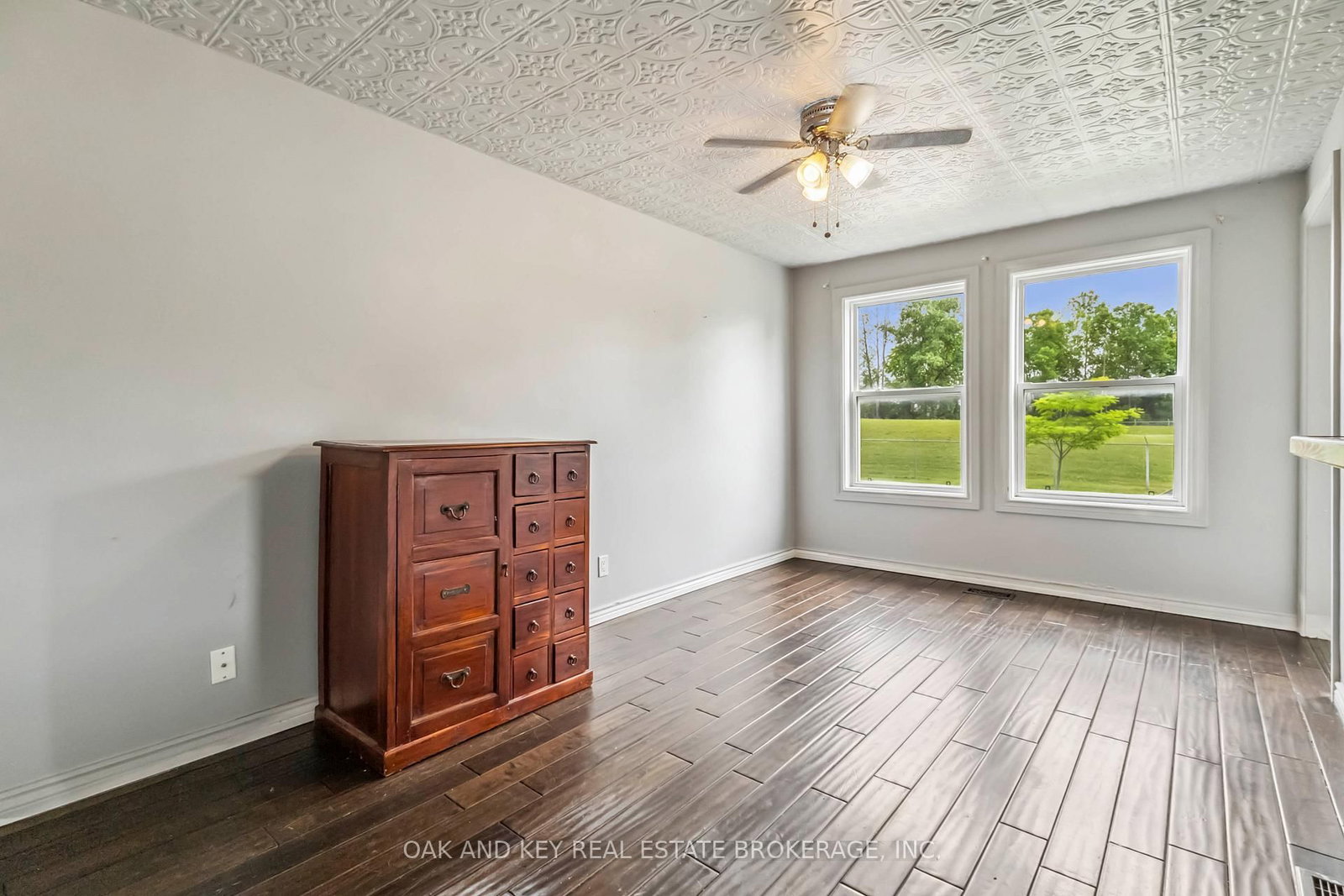 487 Burbrook Place, London East 5