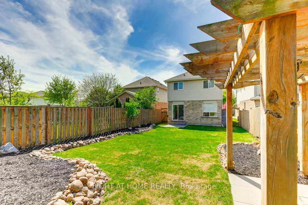 402 Lausanne Crescent
