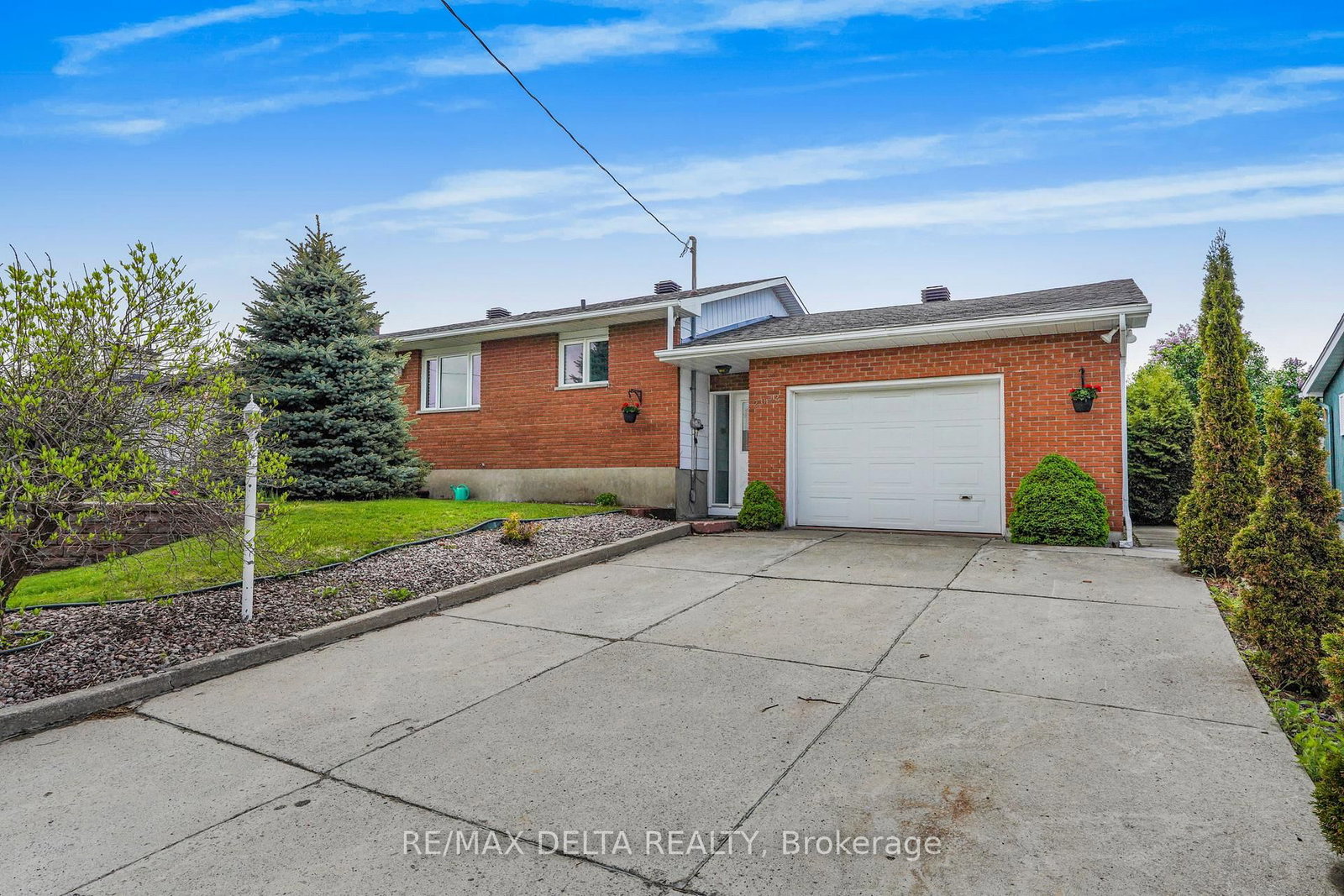 2022 Patricia Street • Clarence-Rockland, ON photo 2